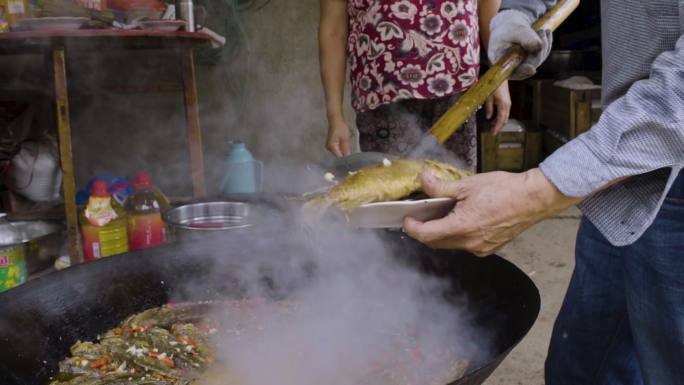 小龙虾红烧鱼乡村美食酒席小镇小餐馆小食店