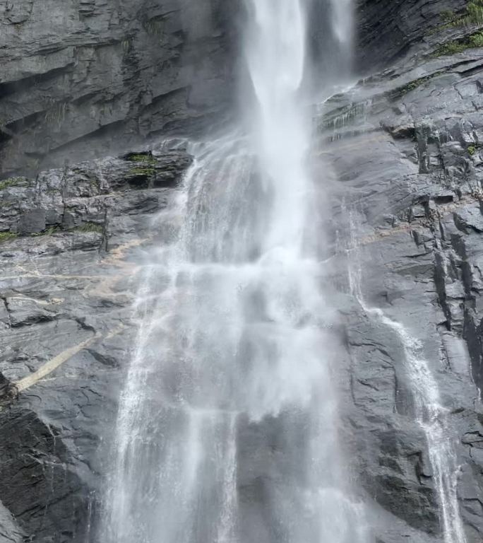 庐山秀峰瀑布竖屏视频素材