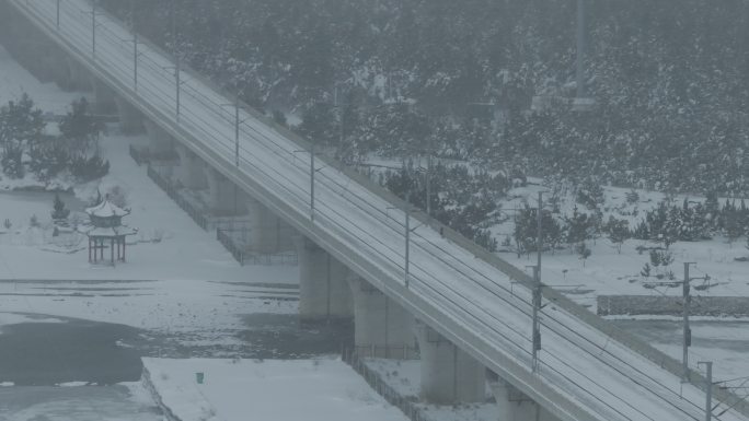 航拍威海市环翠区张村镇青荣城铁雪中铁路