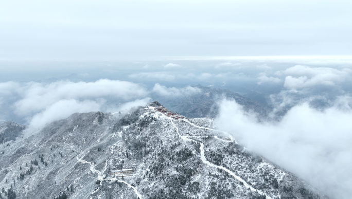 航拍灵山金鼎雪景雾凇