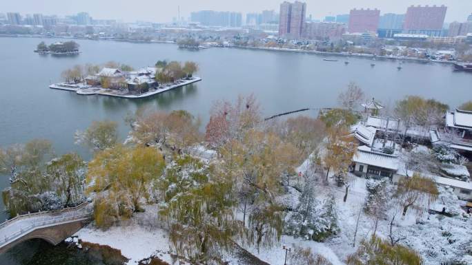 航拍济南大明湖雪景