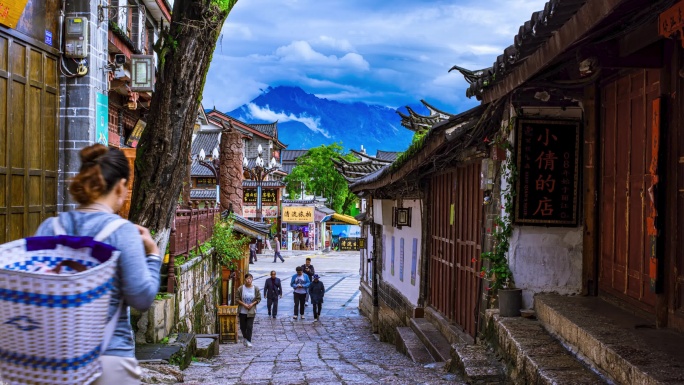 云南丽江旅游风景摄影眺望玉龙雪山