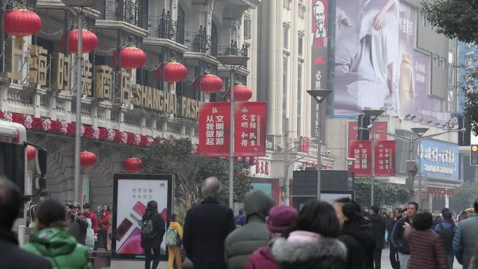 上海南京路商业街人流人群延时红灯笼