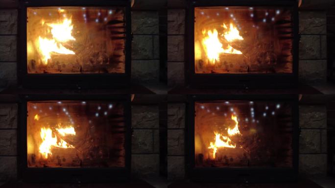 在石头壁炉里发光的火温暖舒适的壁炉里燃烧着真正的木头