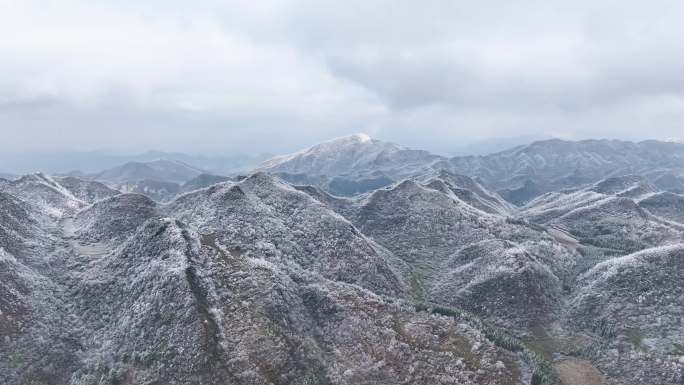 凝冻过后的贵州大山