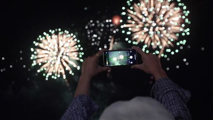 除夕夜，烟花表演，烟花，城市，户外
晚会，新年，活动，新年快乐，
人，圣诞，快乐，新年，2024