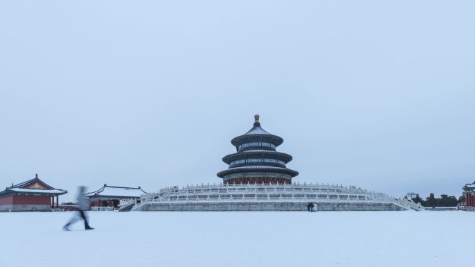 实拍北京下雪天坛公园祈年殿雪后亮灯