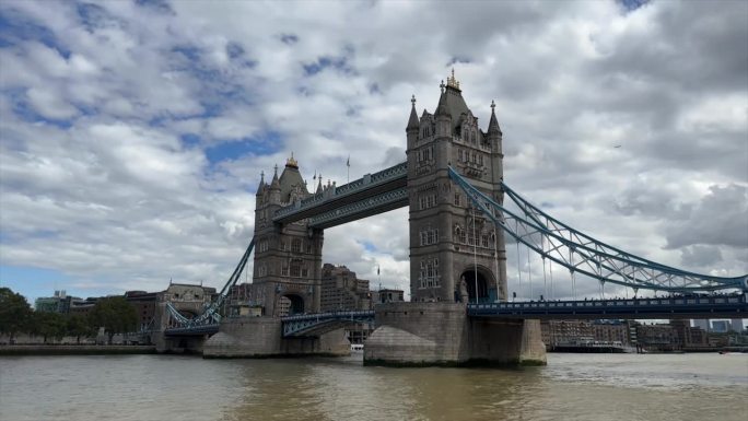 延时拍摄的伦敦塔桥，英国