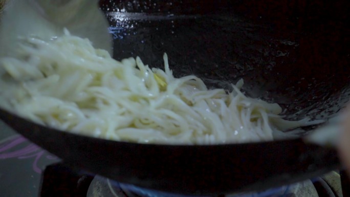 居家美食银鱼面银鱼蒸蛋温馨吃饭乡村家庭