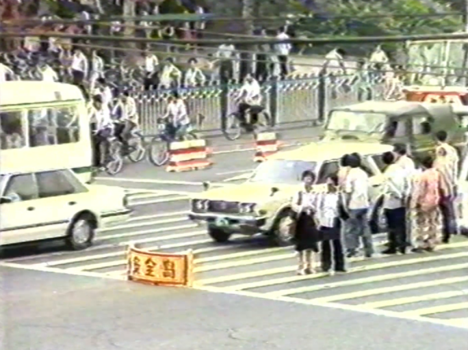 80年代改革开放自行车街头街景