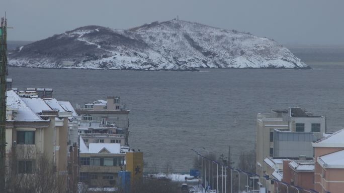 山东威海孙家疃北山路雪后褚岛雪景