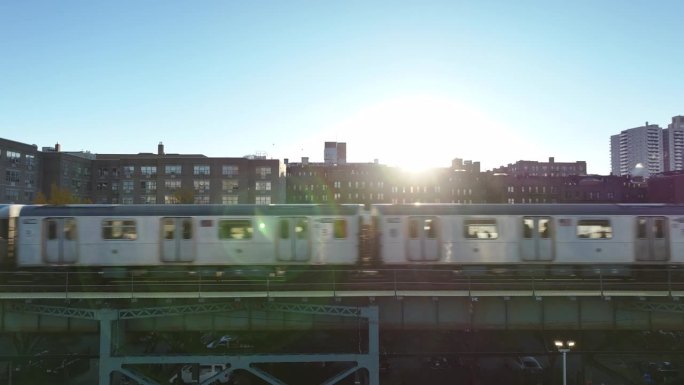 秋天的早晨，地铁穿过布朗克斯