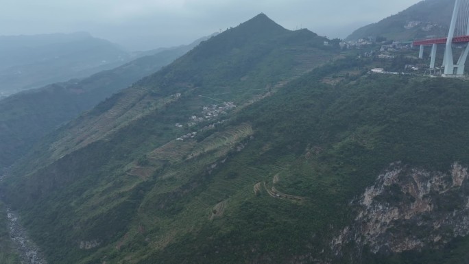 大山大河梯田人家村庄云雾缭绕高山峡谷河流