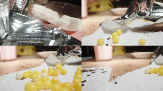 桌子上不同的巧克力棒的特写镜头，还有散落的糖屑作为装饰。