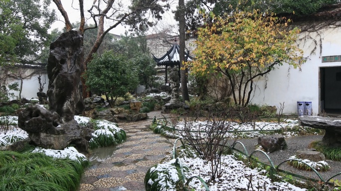 唯美古建初雪 园林蜡梅雪景