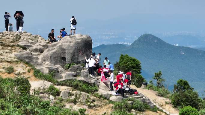 鹏城第一峰