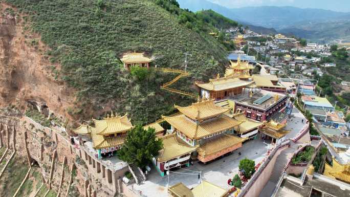 青海夏琼寺寺庙宗喀巴大师佛像