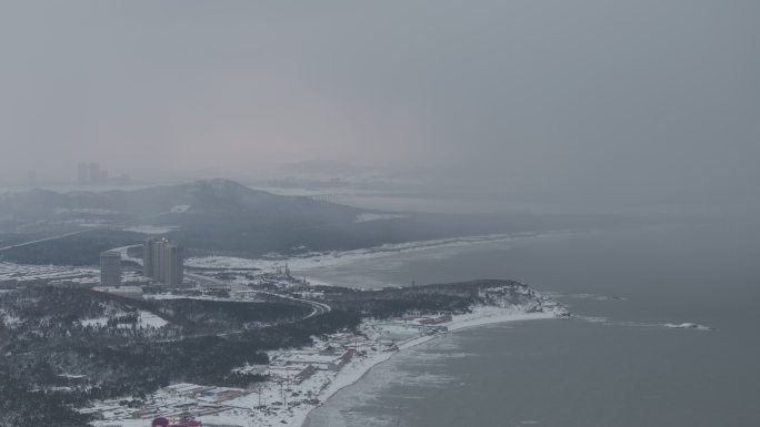 航拍威海西海岸日落湾冬季雪后傍晚霞光