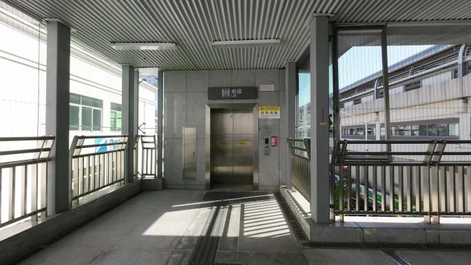 地铁站电梯