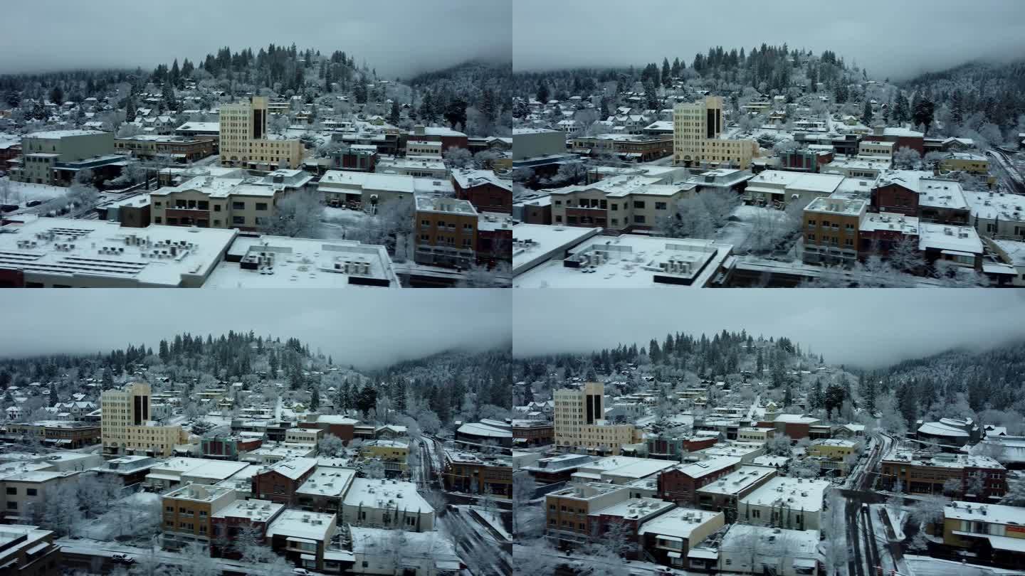 2023年冬季，美国俄勒冈州阿什兰。在市中心。在一个下雪天，我们沿着大街从东向西移动。这是阿什兰温泉