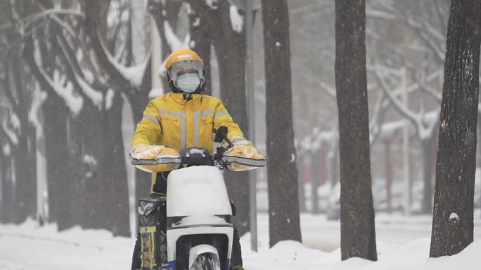 雪天外卖快递 城市雪景 环卫工人扫雪