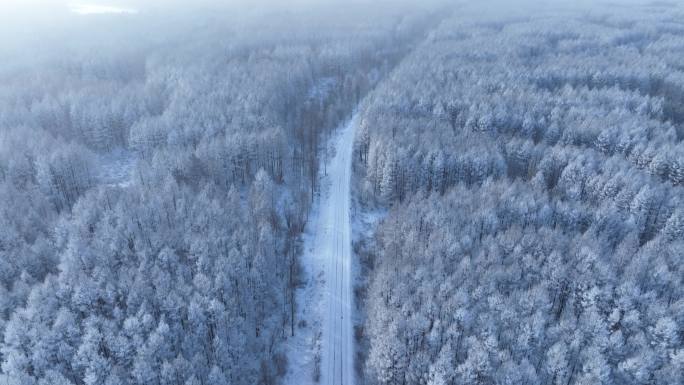 大兴安岭林海雪原和山路