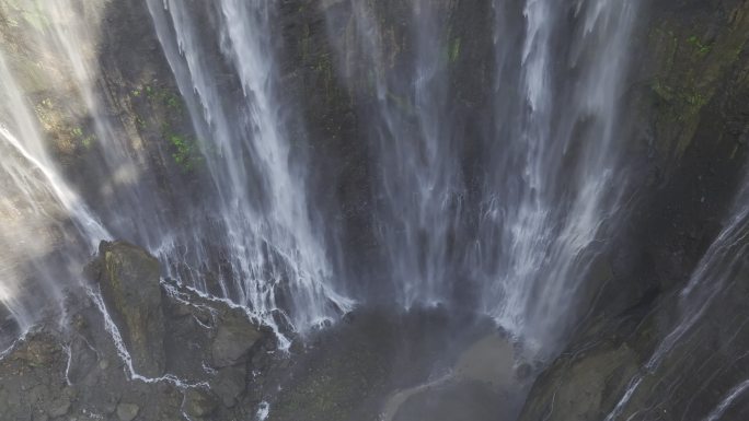印尼爪哇岛Sewu赛武瀑布航拍自然风光