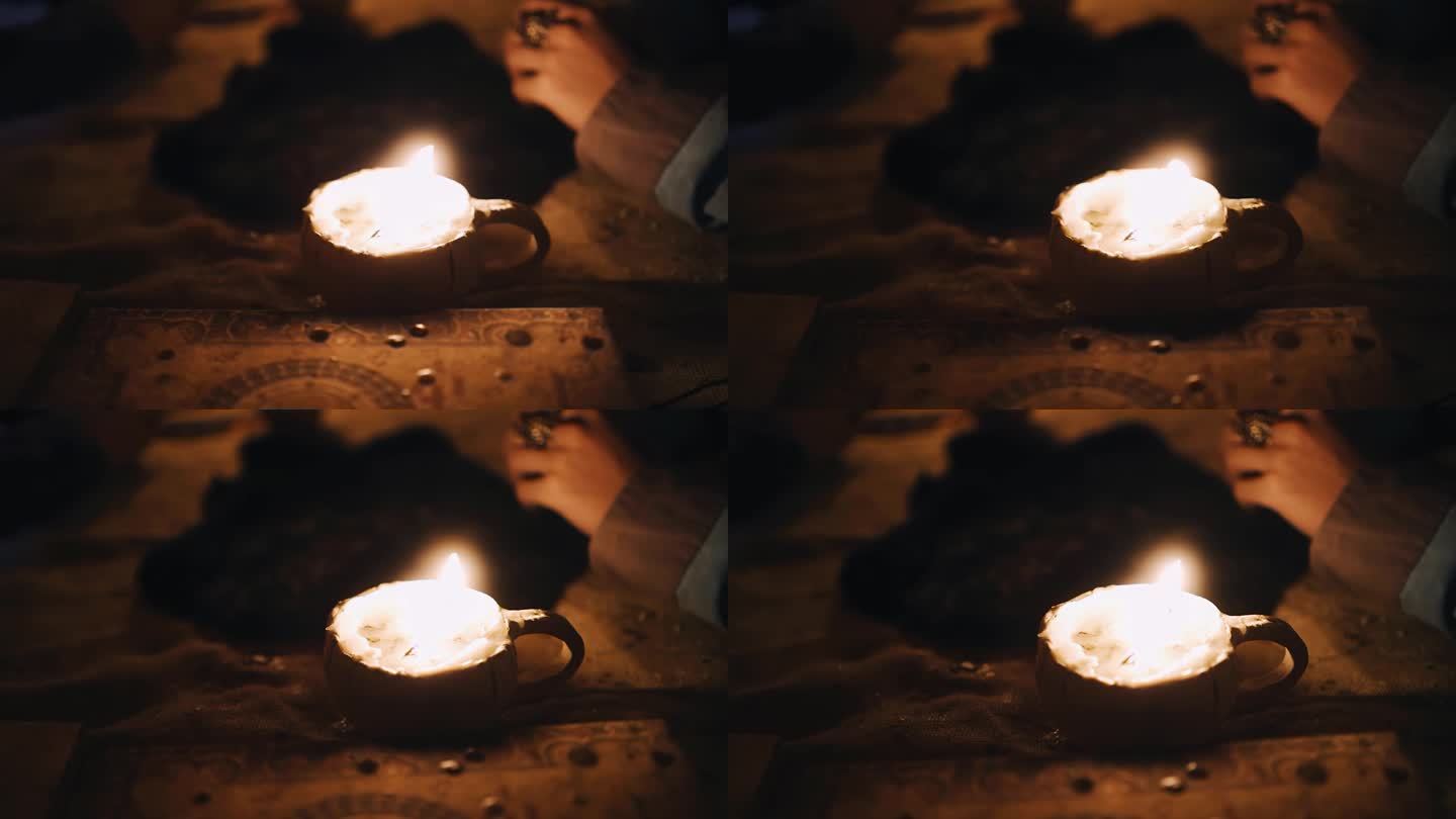 在一张大木桌上有一个杯子和蜡烛，照亮了整个房间。近距离射击