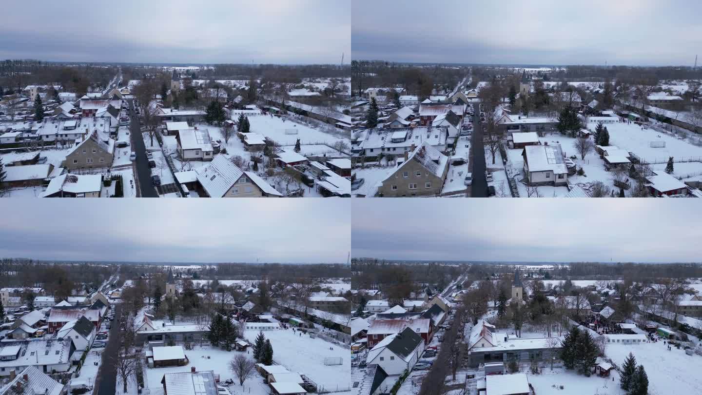 圣诞集市冬雪村，多云的德国。雄伟的空中俯瞰飞行，飞越飞行，飞越无人机

4 k的片段