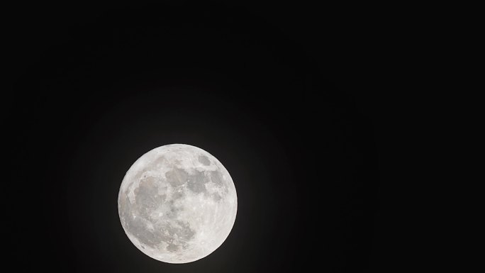 【原创4K】满月在夜空中升起延时