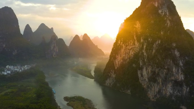 中国漓江沿岸令人惊叹的岩层航拍图
