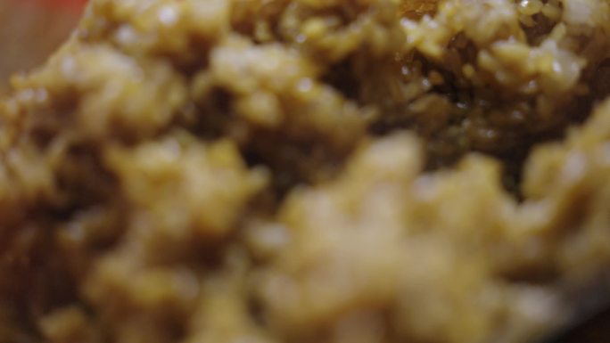 贵州糯米饭制作步骤 熬汁 蒸糯米 拌糯米