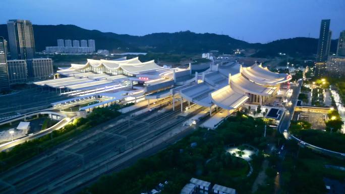 厦门北站夜景蓝调 火车进站 4k 高铁站