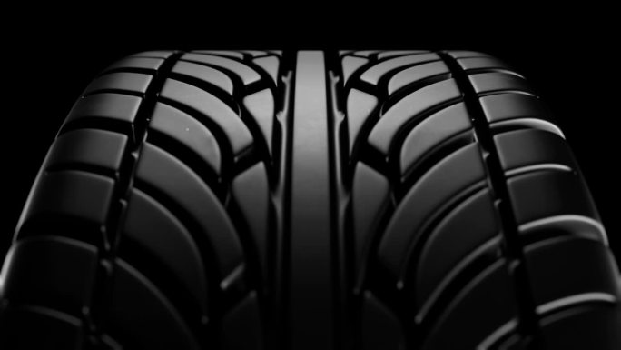 近距离观察一辆行驶中的黑色汽车轮胎。循环动画