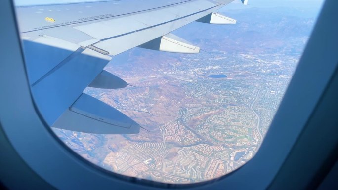 商用飞机窗外的景色南加州