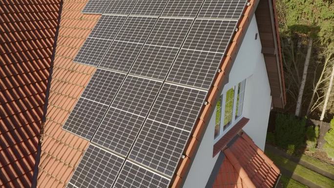 单晶太阳能电池由固体硅晶体在瓦片屋顶上制成。