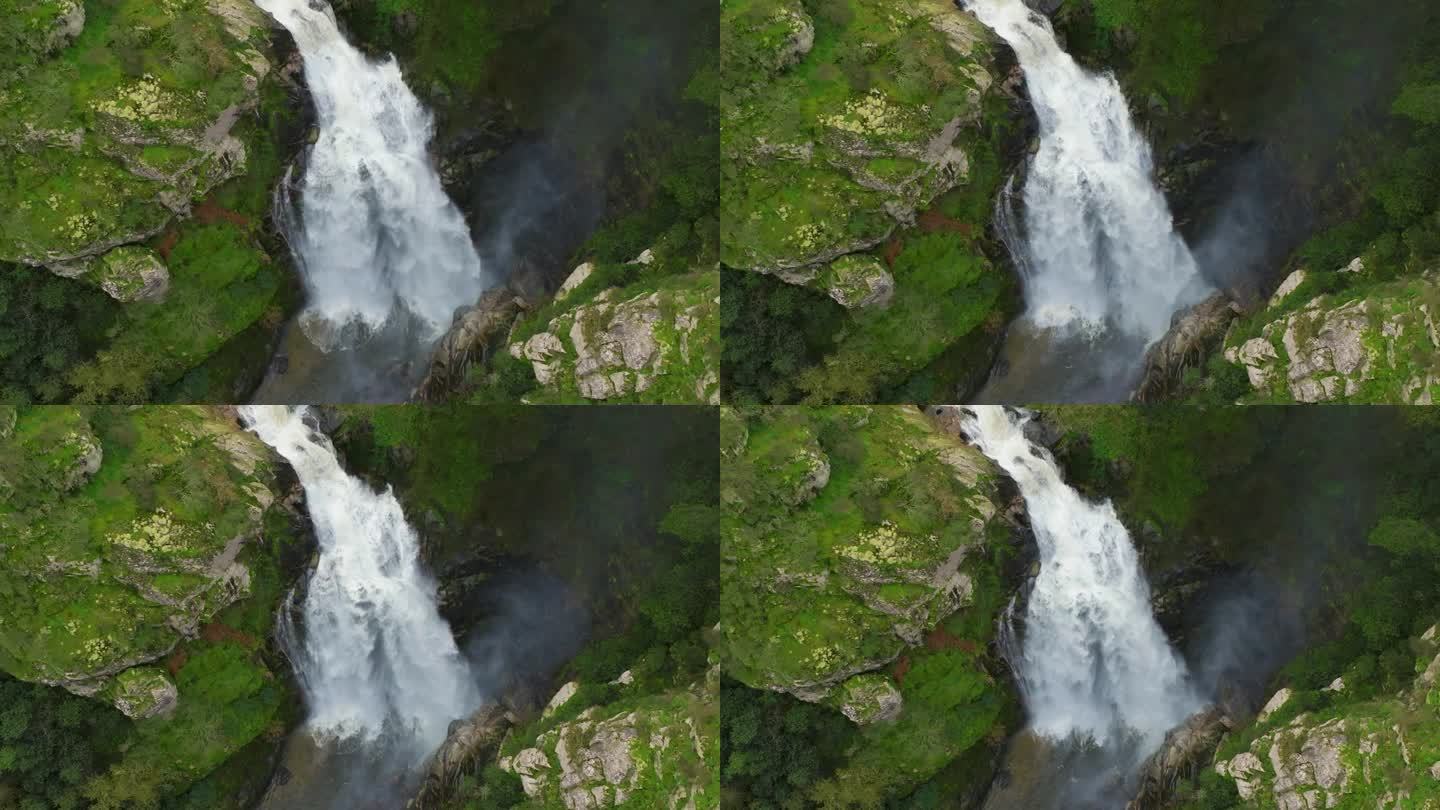 瀑布从陡峭的岩面倾泻而下