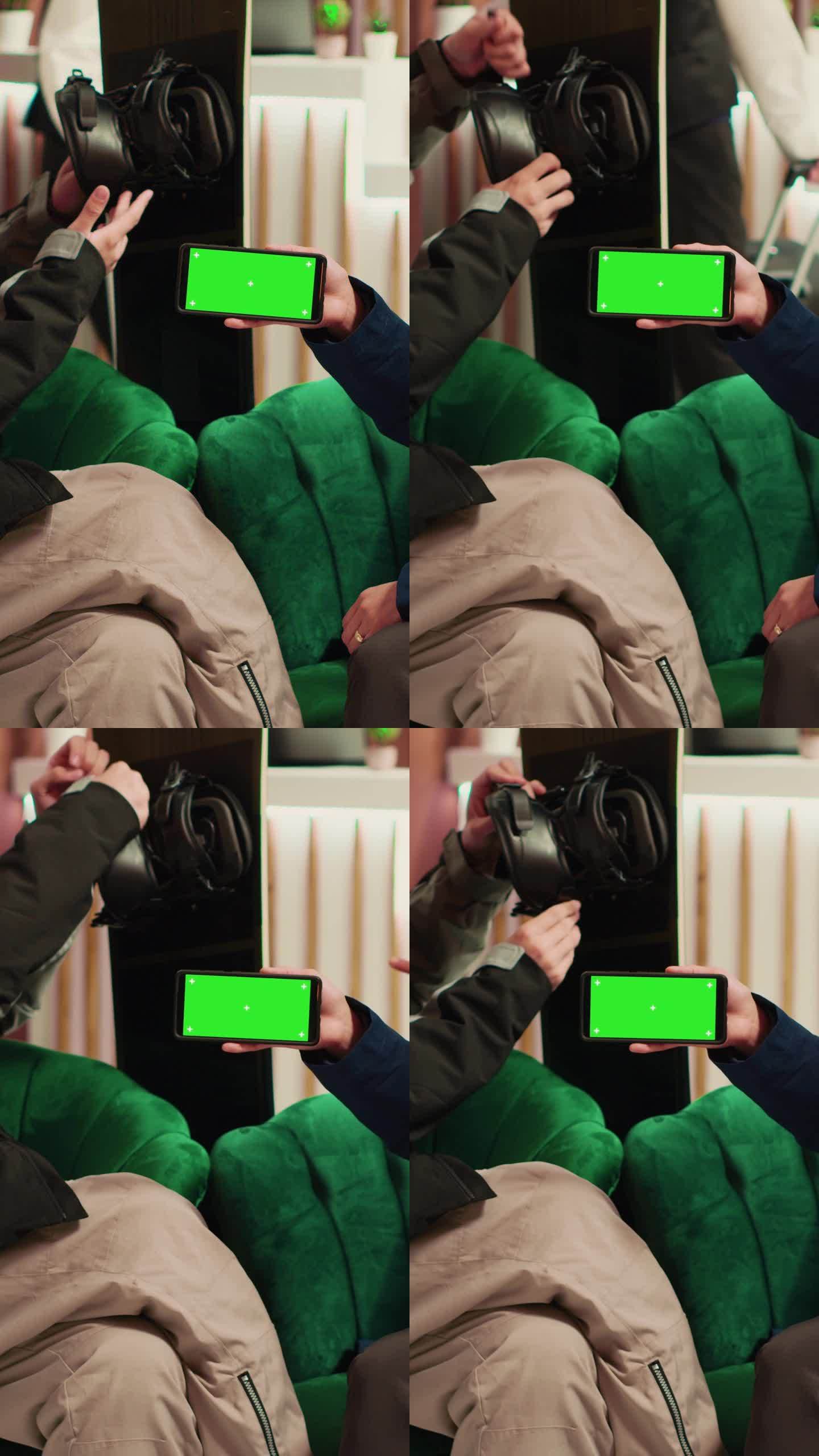 垂直视频女人手持绿色屏幕的智能手机