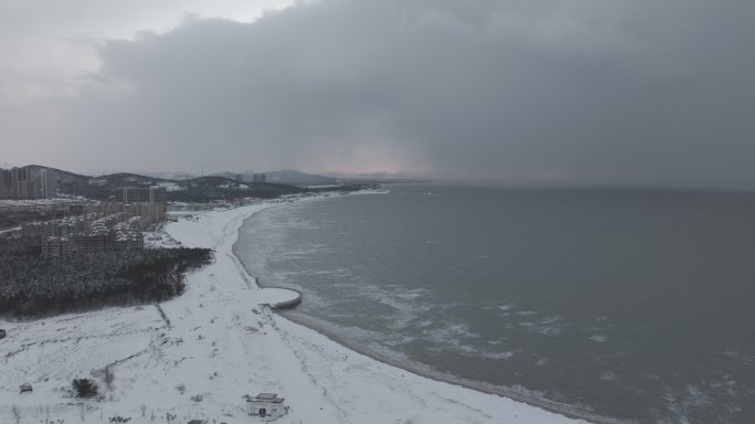 航拍威海西海岸日落湾冬季雪后傍晚霞光