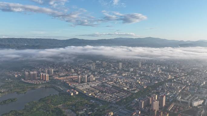 平流雾下的云南瑞丽市延时航拍画面