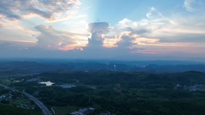 航拍山区壮丽落日彩色晚霞天空耶稣光透过