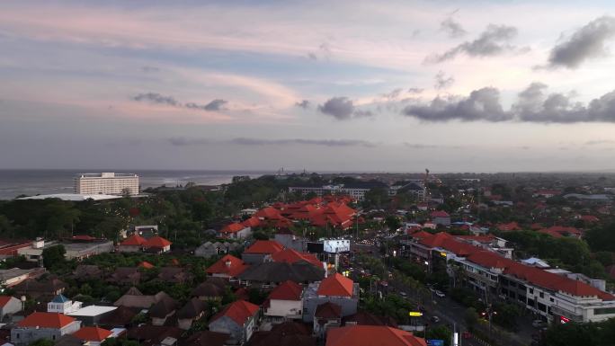 航拍印度尼西亚巴厘岛傍晚时分的城市风光