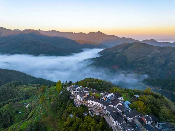 航拍黄山 木梨硔村 悬崖村 山村