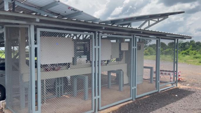 太阳能生产控制室太阳能电池屋顶停车场