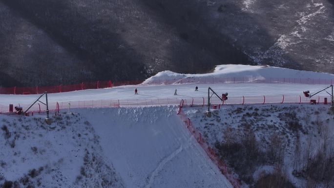 冬季滑雪航拍雪山超清