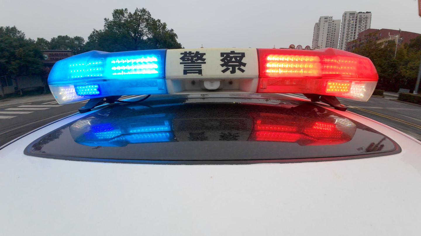 警车出警鸣笛