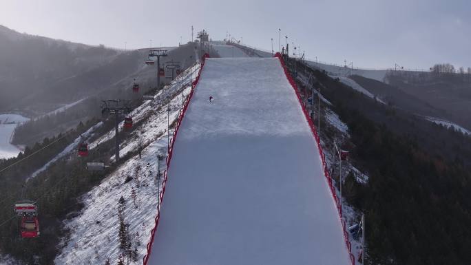 冬季滑雪航拍雪山超清