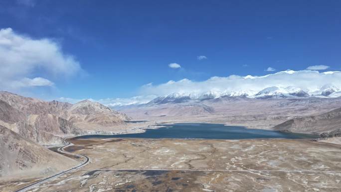 航拍新疆克州阿克陶县喀拉库勒湖