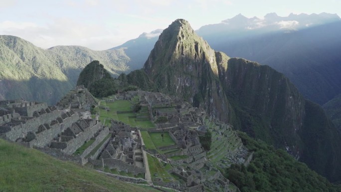 马丘比丘考古遗址，古印加遗址位于秘鲁库斯科附近安第斯山脉高地的乌鲁班巴河圣谷之上。