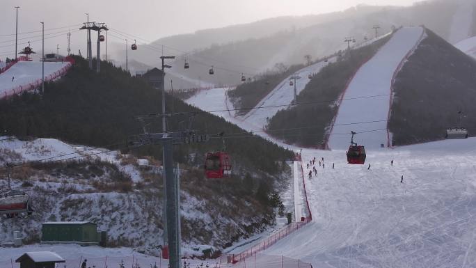 冬季滑雪航拍雪山超清